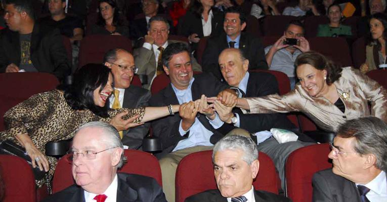 Políticos curtem pré-estreia de documentário sobre Tancredo Neves