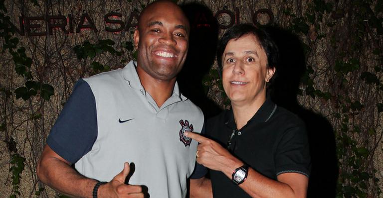 Tom Cavalcante tieta o lutador Anderson Silva em jantar