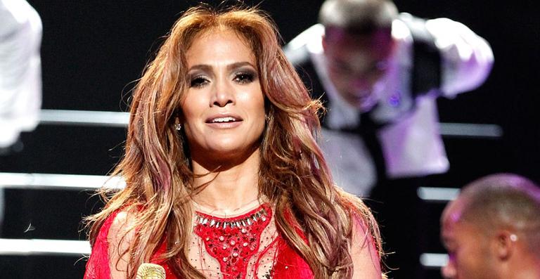 Jennifer Lopez diz que chorou em show por ter lembrado de seus filhos