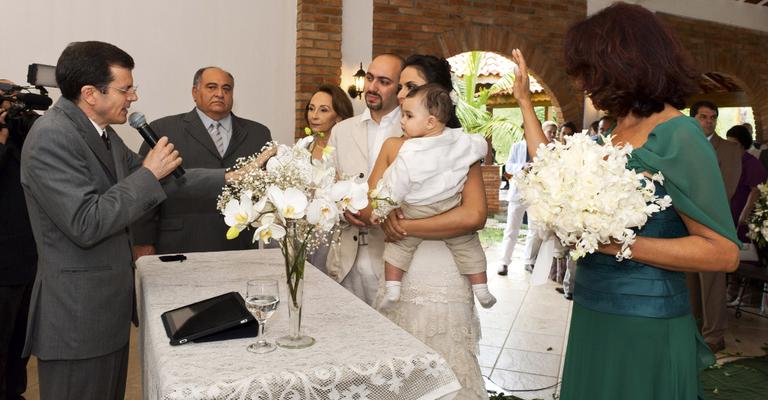 A boda e a plena felicidade de Carla Cecato