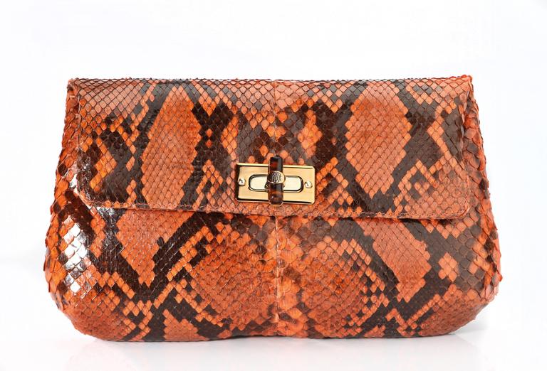 Clutch de couro de píton Victor Hugo, tel.: 0800-0269969, www.victorhugo.com.br