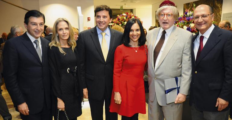 Dan Stulbach conduz homenagem a 40 anos de hospital em São Paulo