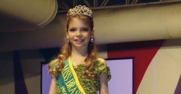 Bela Vitória Gaelzer em evento de moda infantil