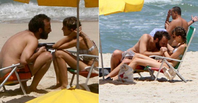 Mallu Magalhães e Marcelo Camelo namoram na praia do Leblon