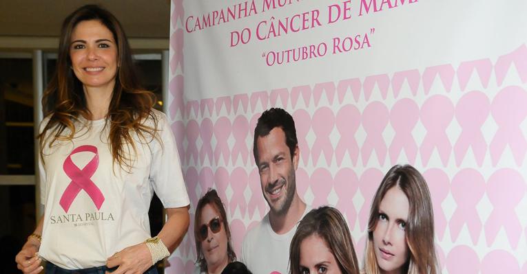 Luciana Gimenez encerra campanha Outubro Rosa em São Paulo