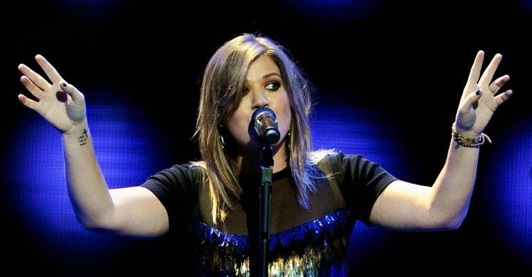 Kelly Clarkson declara em programa de TV: “Eu não sou lésbica”