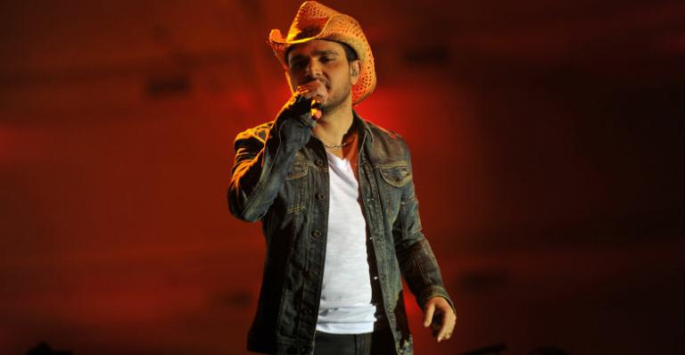 O sertanejo Luciano deixou a UTI, mas segue internado em quarto comum