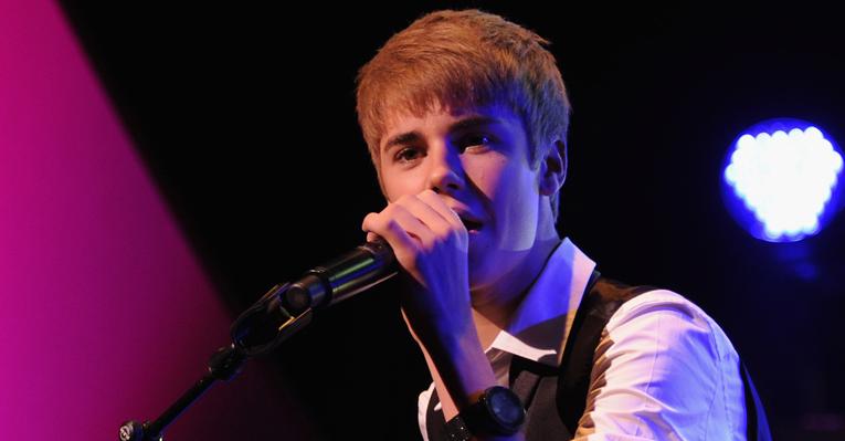 Justin Bieber atinge 2 bilhões de visualizações no Youtube