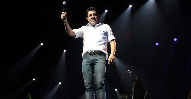 Sem Marrone, Bruno agita a noite com show em São Paulo