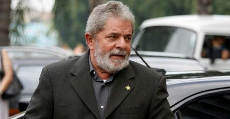 Ex-presidente Luiz Inácio Lula da Silva está com tumor na laringe