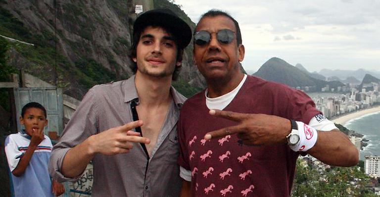 Fiuk grava clipe com Jorge Ben Jor no Vidigal