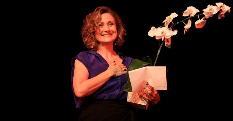 Zezé Polessa é homenageada em festival intercolegial de teatro