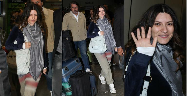 Sorridente, Laura Pausini deixa o Brasil