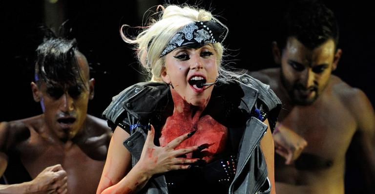 Lady Gaga: ‘Faço xixi na lata de lixo’