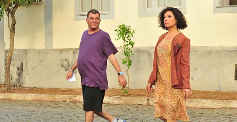 Veja Heloísa Perissé com o figurino para a minissérie sobre Dercy Gonçalves