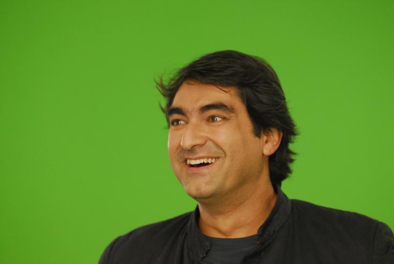 Zeca Camargo bocejou na volta do intervalo comercial no 'Fantástico'. O apresentador, que levou uma cutucada de Patrícia Poeta, pediu desculpas após a gafe  / foto: TV Globo / João Cotta