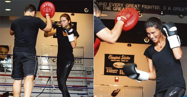 Adriana Lima exercita boxe em Miami para manter a forma