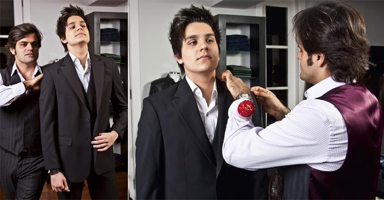 Luan Santana experimenta terno no ateliê de João Camargo