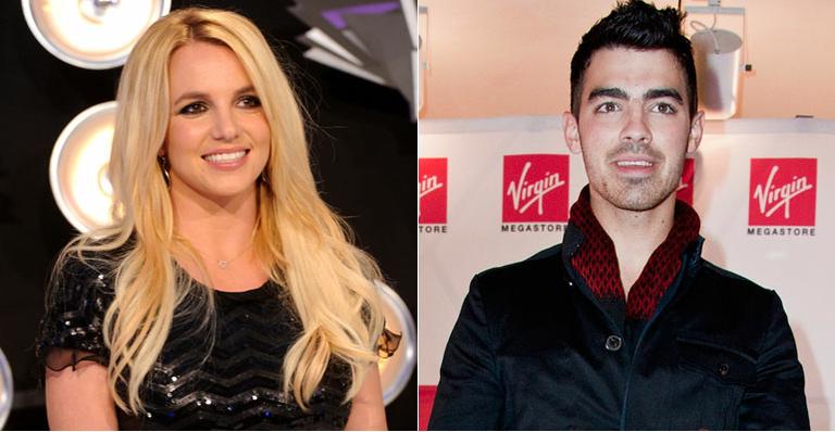 Britney amarra Joe Jonas em show para performance sensual
