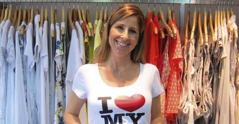 Grávida, Patricia Maldonado renova o closet em São Paulo