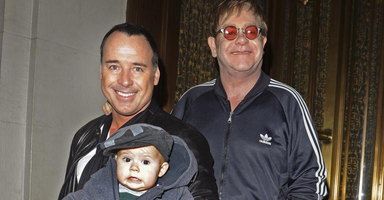 Elton John se diverte com o filho em Nova York