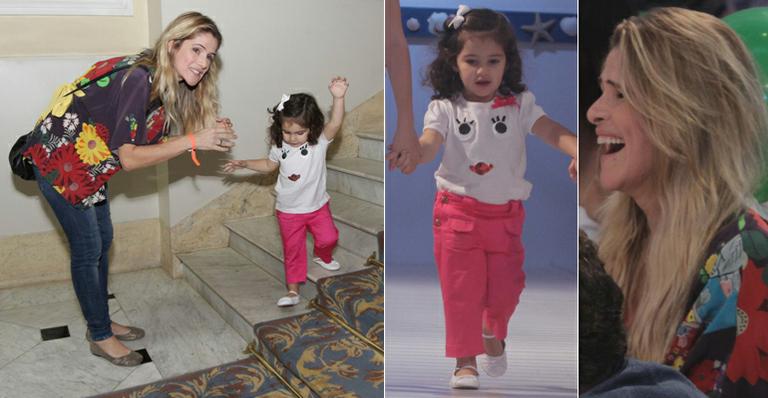 Mamãe coruja: Ingrid Gruimarães ‘baba’ por Clara em desfile infantil