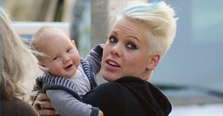 Pink leva sua filha Willow ao set de filmagens em NY