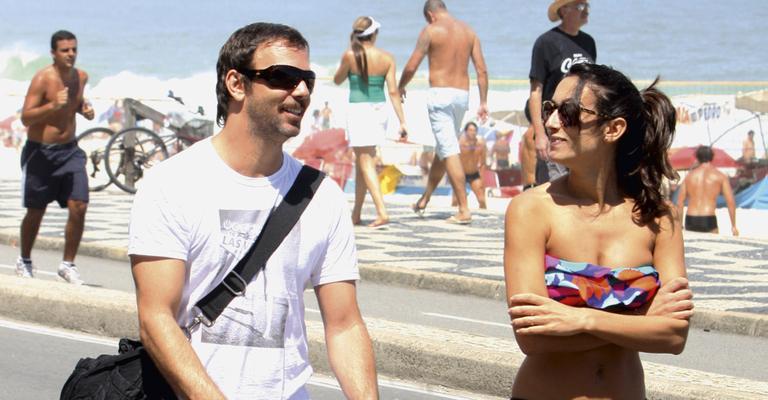 Marcelo Faria curte passeio com a filha pela orla do Leblon, no Rio