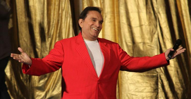 Mansão de Dedé Santana em Itajaí é invadida por caminhão da prefeitura