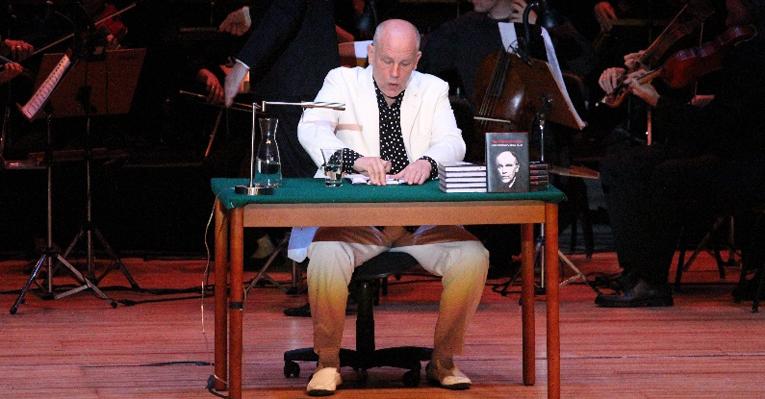 John Malkovich se apresenta em Salvador