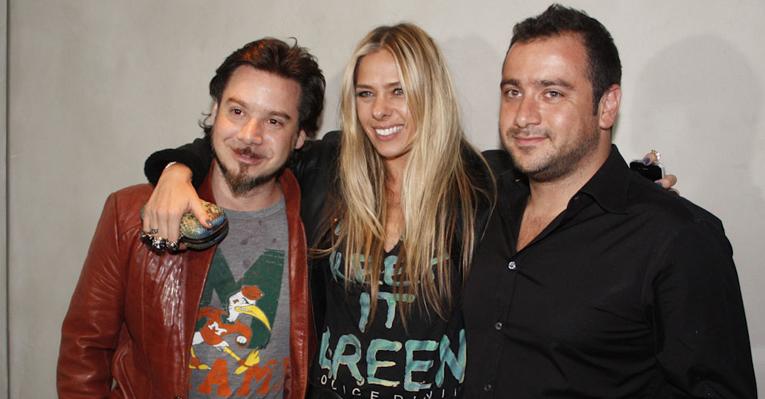 Adriano Iódice comemora aniversário com a família e amigos famosos
