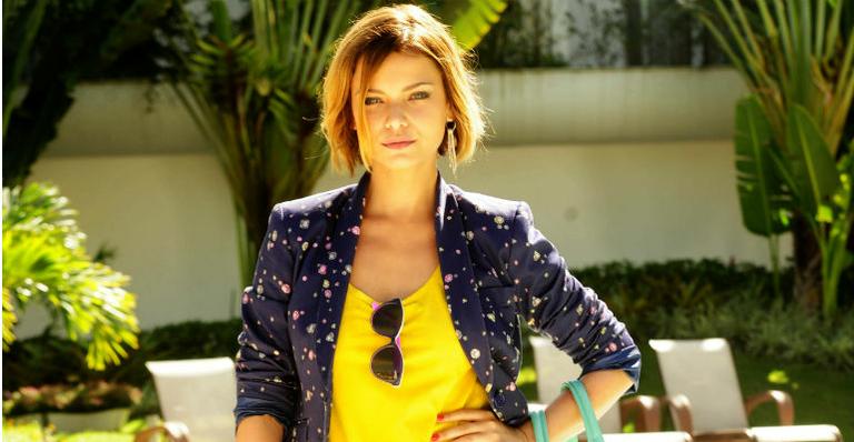 Milena Toscano está ‘namorando e feliz’