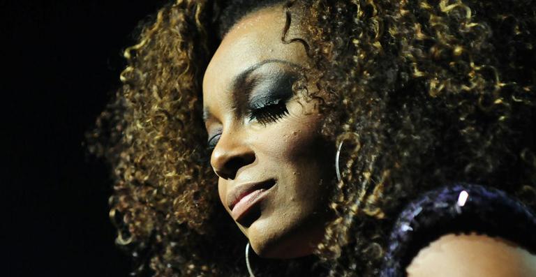 Em nova fase musical, Paula Lima faz planos para ter seu primeiro filho