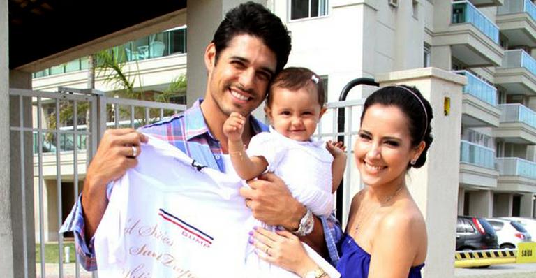 Casal Maytê Piragibe e Marlos Cruz celebra o 1º aniversário da herdeira, Violeta