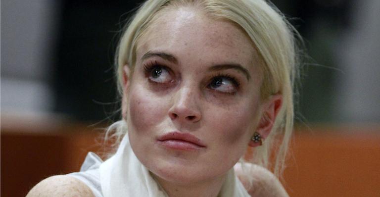 Lindsay Lohan passa cinco horas na cadeia e é liberada por superlotação