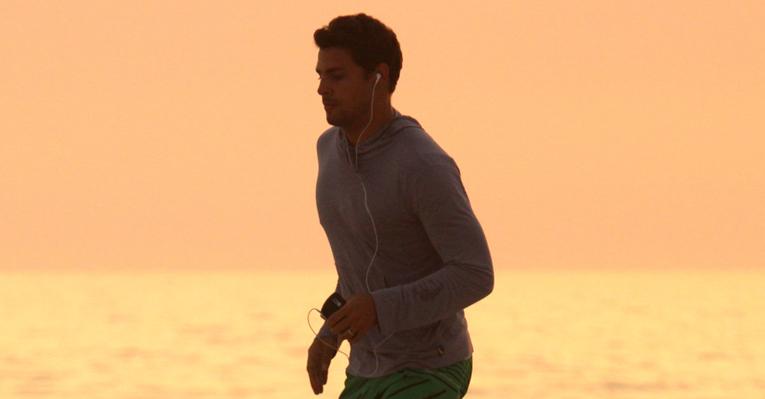 Papai Cauã Reymond e a corrida no pôr-do-sol