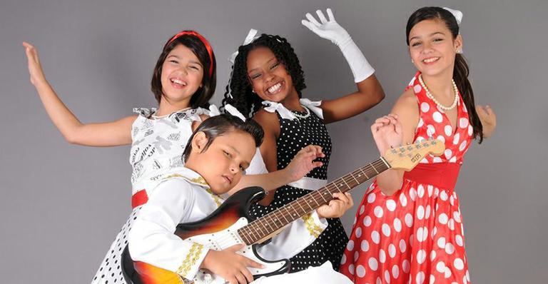 Crianças de ‘Aquele Beijo’ preparam perfomance ‘anos 60’