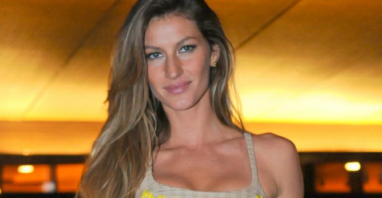 Gisele alegra meninas com câncer com desfile em salão de beleza