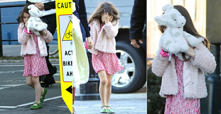 Suri Cruise não quer ser fotografada