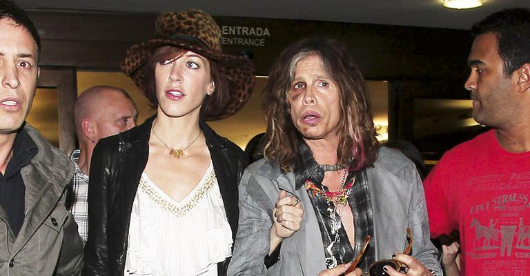 Steven Tyler causa frisson ao desembarcar em São Paulo
