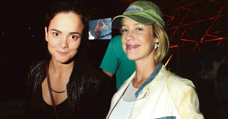 Luana Piovani confere festival com The Strokes em SP