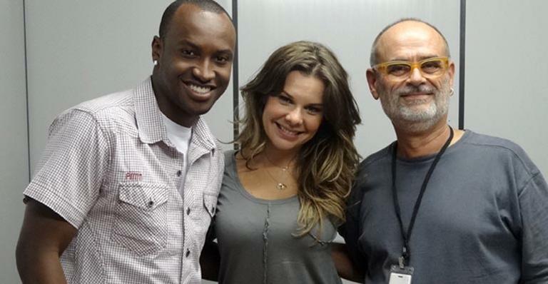 Thiaguinho recebe Fernanda em gravação de cena para ‘Malhação’