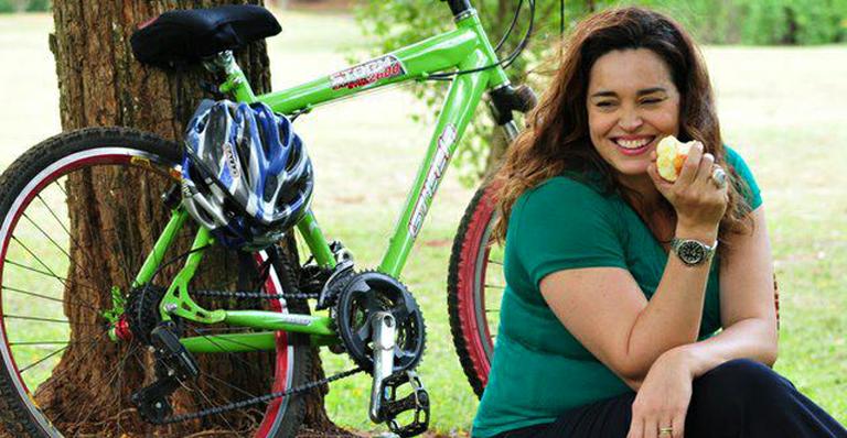 Com dieta e exercícios, Suzy Rêgo busca da boa forma e as pazes com a balança