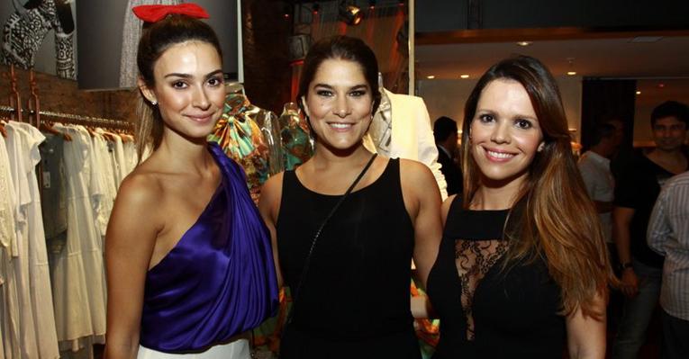 Inauguração de loja multimarcas atrai famosas no Rio de Janeiro