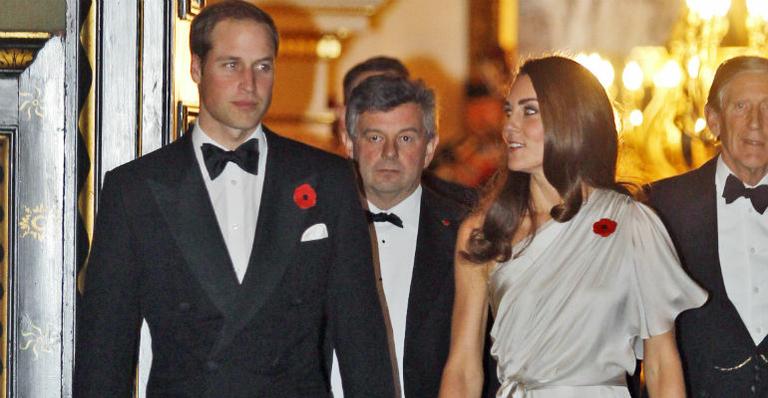 Kate Middleton brilha em noite de caridade ao lado de Príncipe William