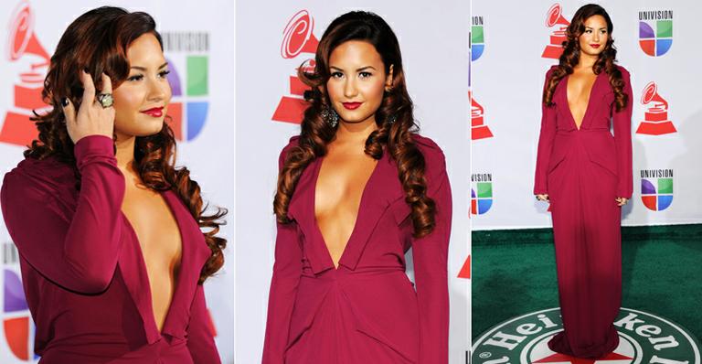 Demi Lovato abusa do decote no Grammy Latino
