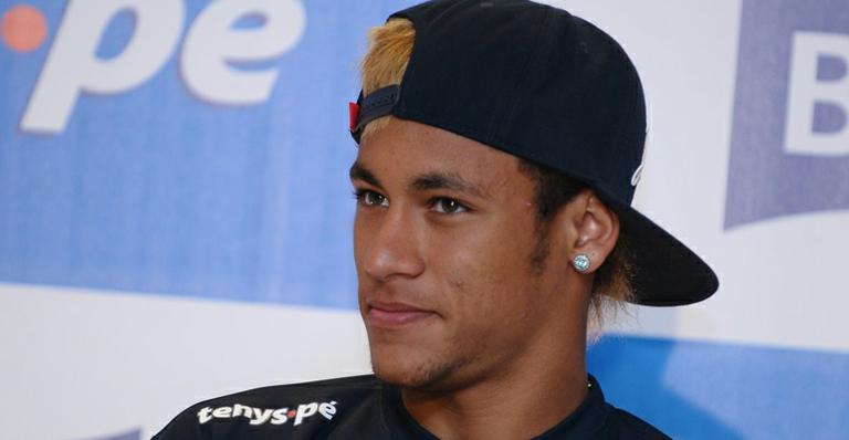 Neymar nega affaire com Carol Abranches, a morena do iate