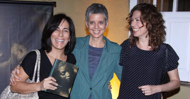 Gloria Pires e Patricia Pillar prestigiam lançamento de livro no Rio