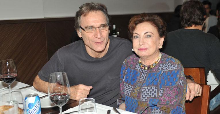 Beatriz Segall e Herson Capri celebram 1º ano da peça ‘Conversando com Mamãe’