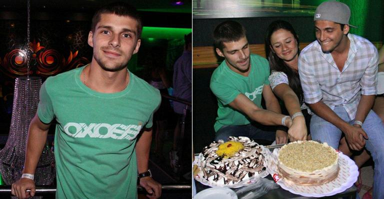 Thiago de Los Reyes celebra 22 anos em festa com Bruno Gissoni e amigos no Rio